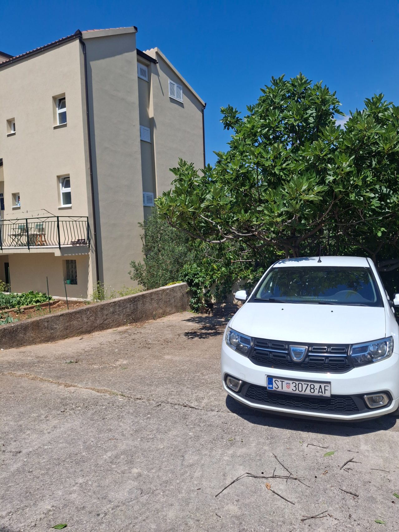 Safe Parking by PayParq Okrug Gornji/Trogir photo 5