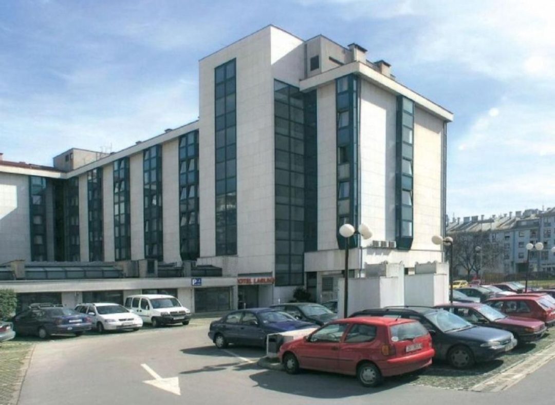 Parking Hotel Laguna photo 2