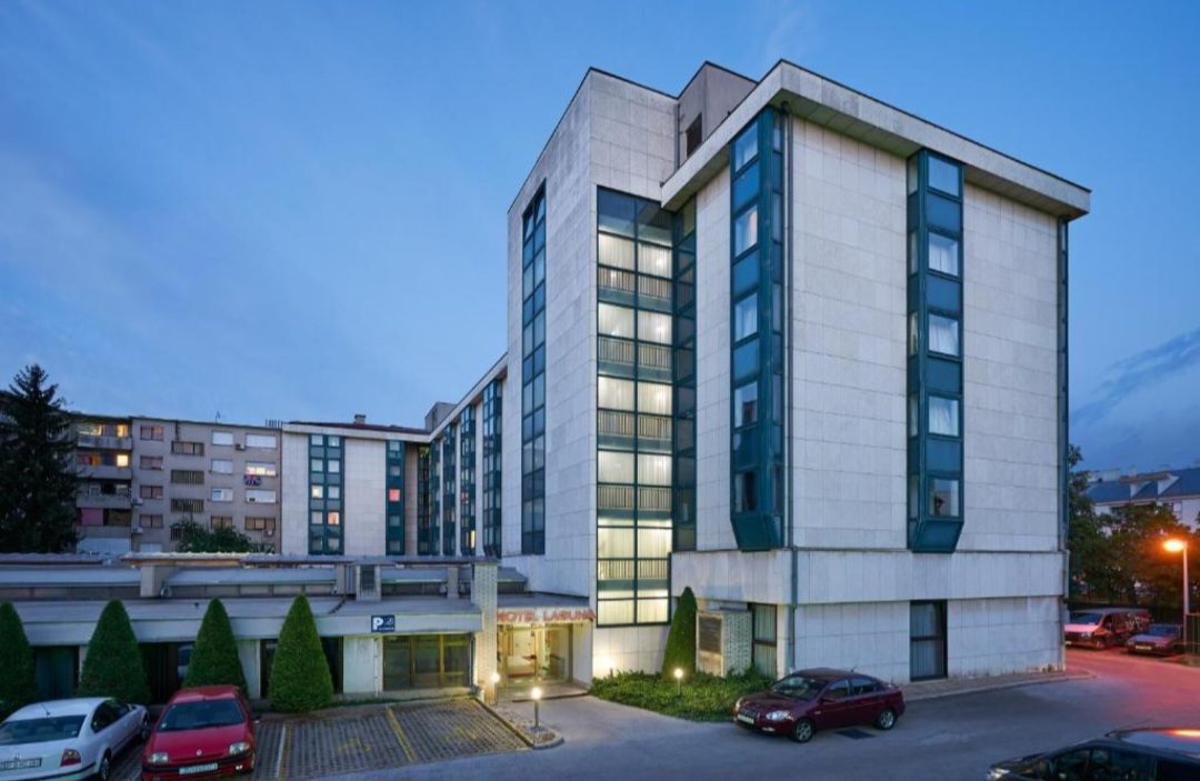 Parking Hotel Laguna photo 3
